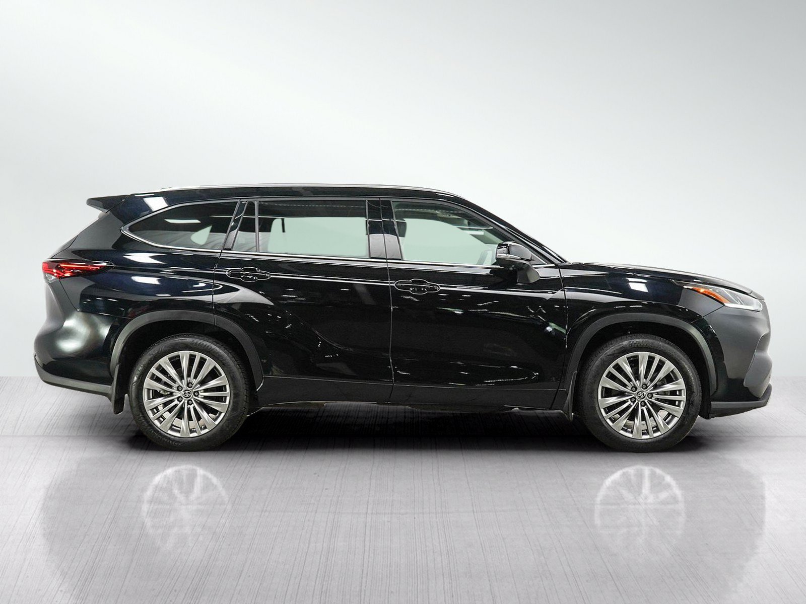 Used 2026 Toyota Highlander Platinum AWD/4WD image 6