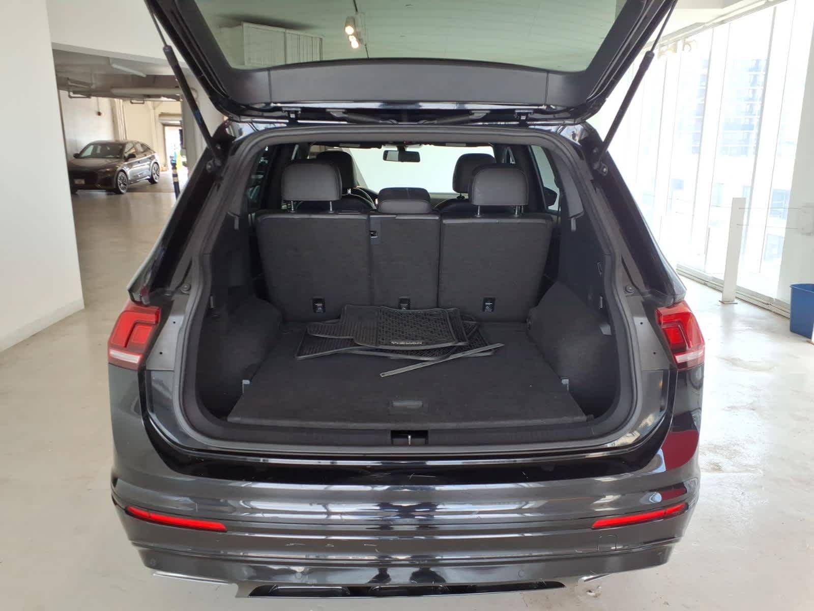 Used 2020 Volkswagen Tiguan SE R-Line AWD/4WD image 12