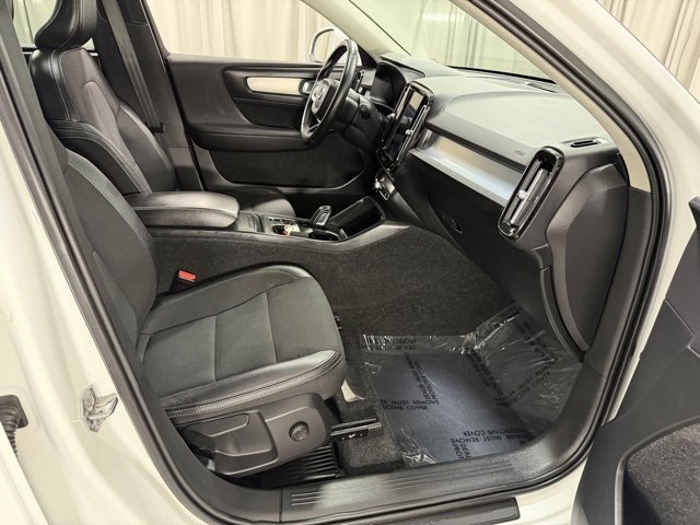 Used 2020 Volvo XC40 T5 Momentum w/ Premium Package image 7