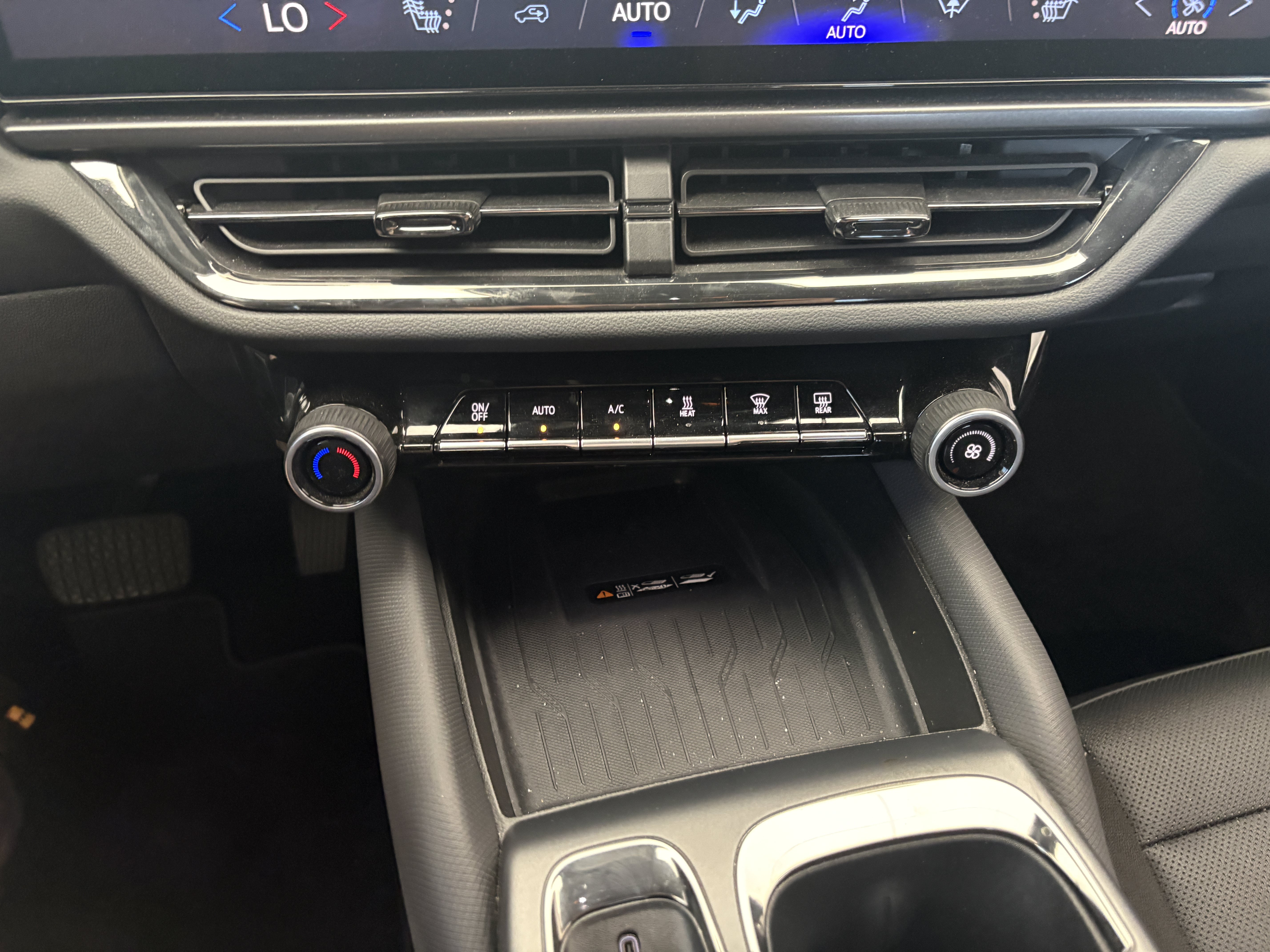Used 2025 Chevrolet Equinox EV RS FWD image 19