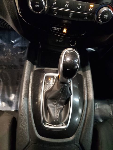 Used 2020 Nissan Rogue Sport S image 25