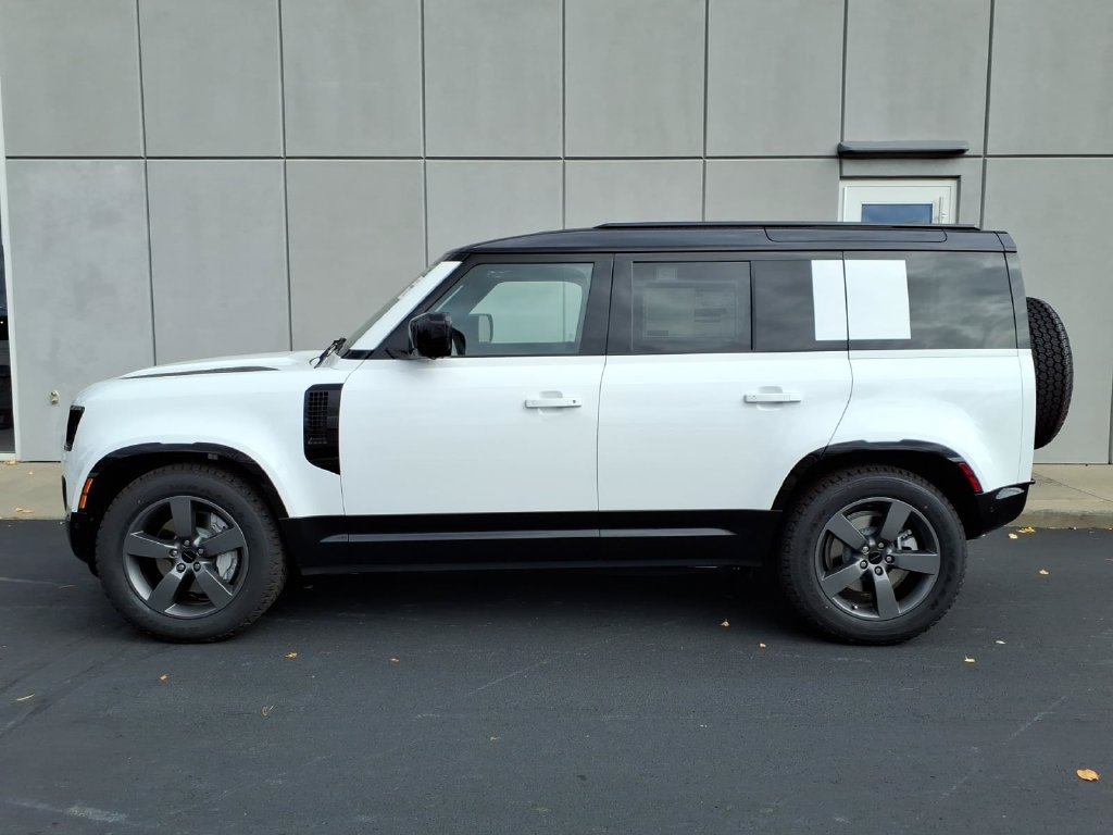 New 2026 Land Rover Defender 110 X-Dynamic SE AWD/4WD image 3