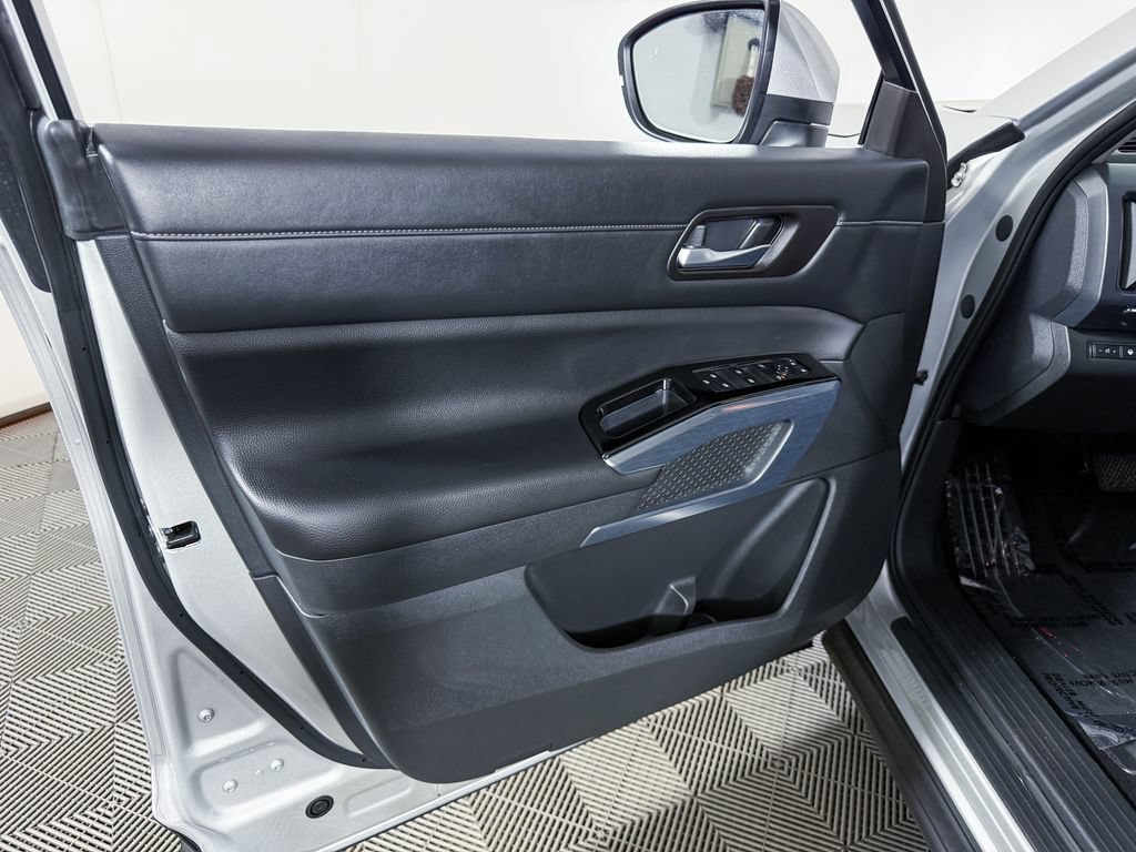 Certified 2025 Nissan Pathfinder SL AWD/4WD image 44