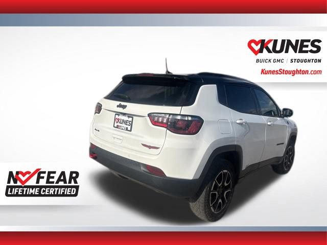 Used 2025 Jeep Compass Trailhawk AWD/4WD image 10