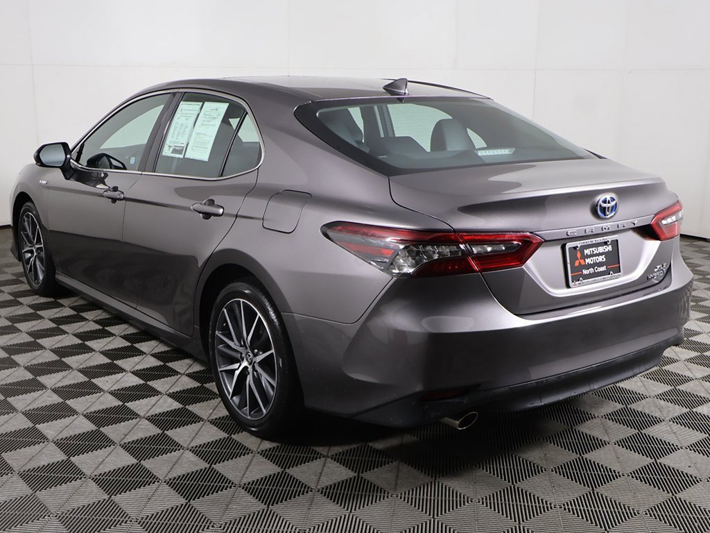 Used 2021 Toyota Camry XLE w/ Navigation Upgrade Package image 11