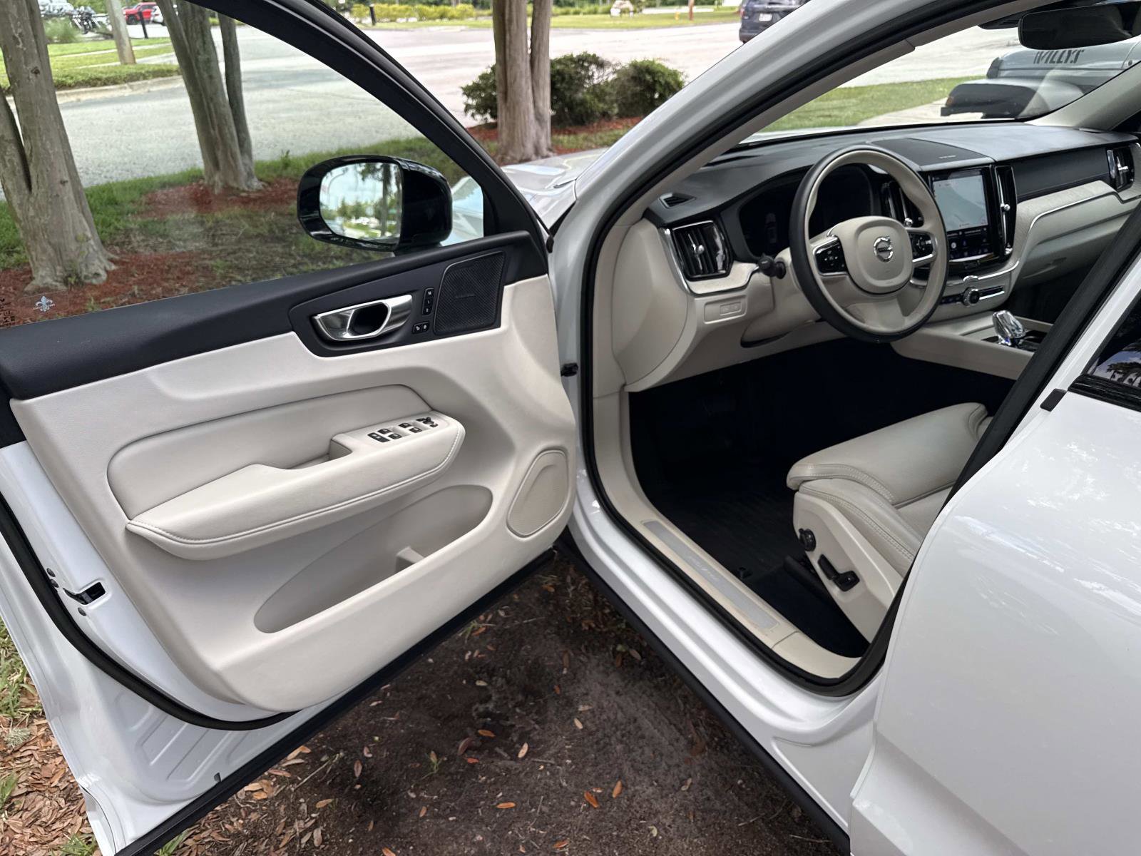 Used 2023 Volvo XC60 T8 Ultimate AWD/4WD image 20