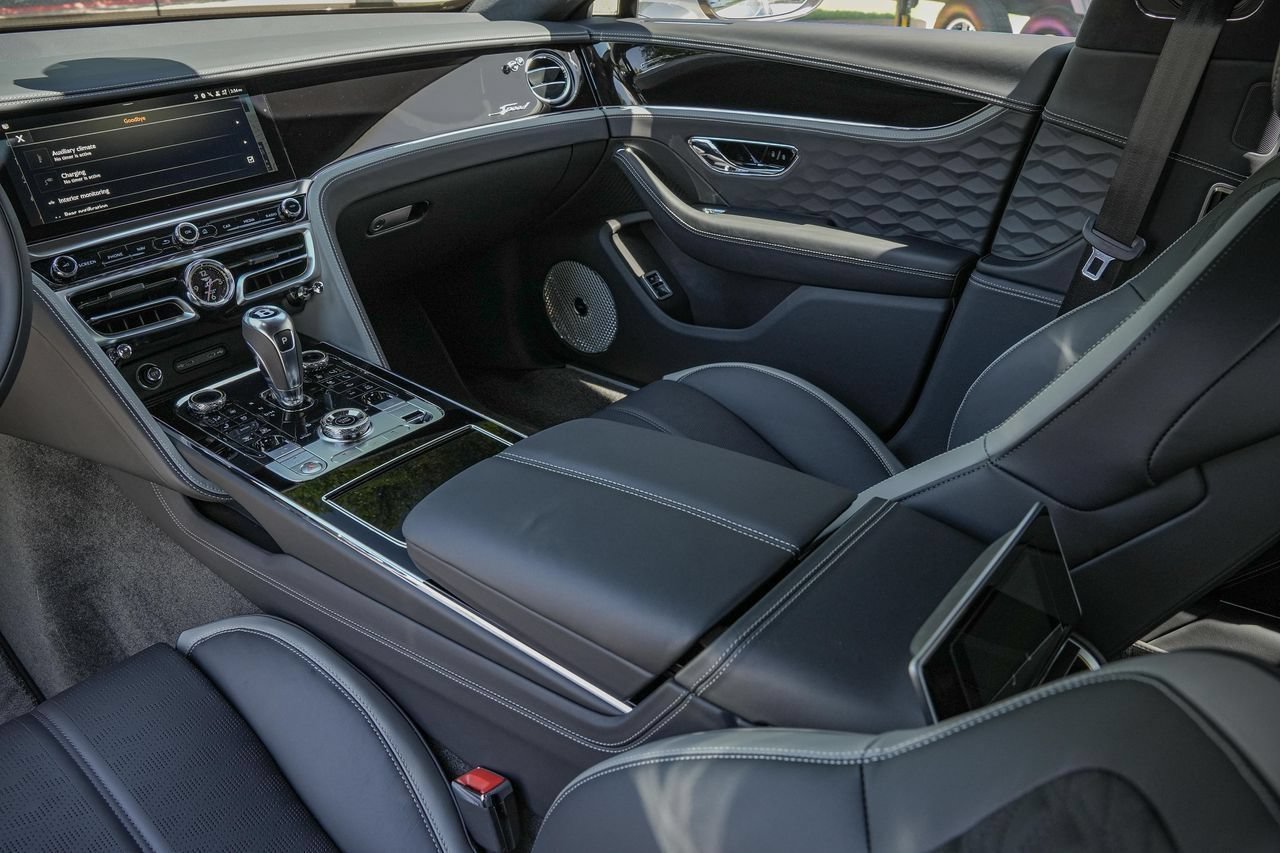 Certified 2025 Bentley Flying Spur Plug-In Hybrid AWD/4WD image 19