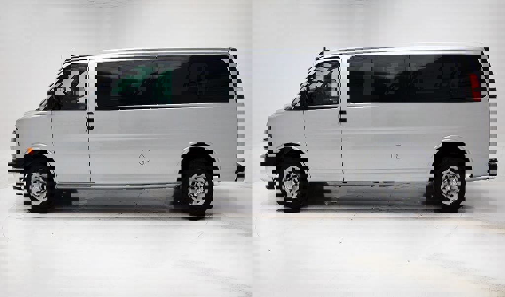 Used 2018 Chevrolet Express 3500 LT w/ LT Preferred Equipment Group image 6