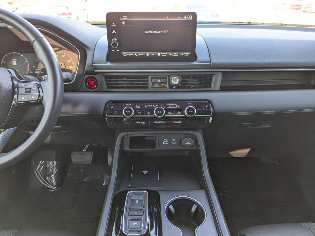 Used 2025 Honda Pilot Touring image 13