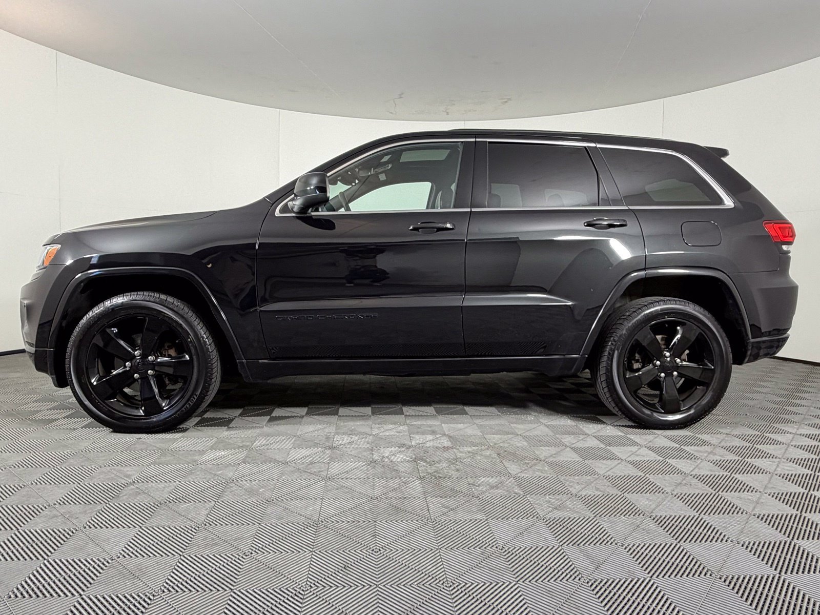 Used 2015 Jeep Grand Cherokee Altitude AWD/4WD image 5