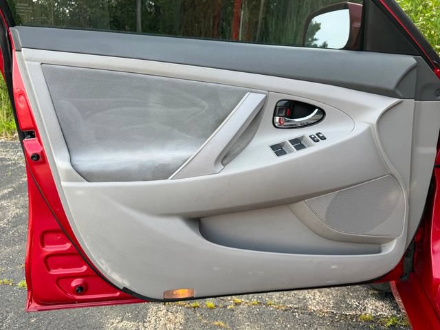 Used 2011 Toyota Camry LE FWD image 18