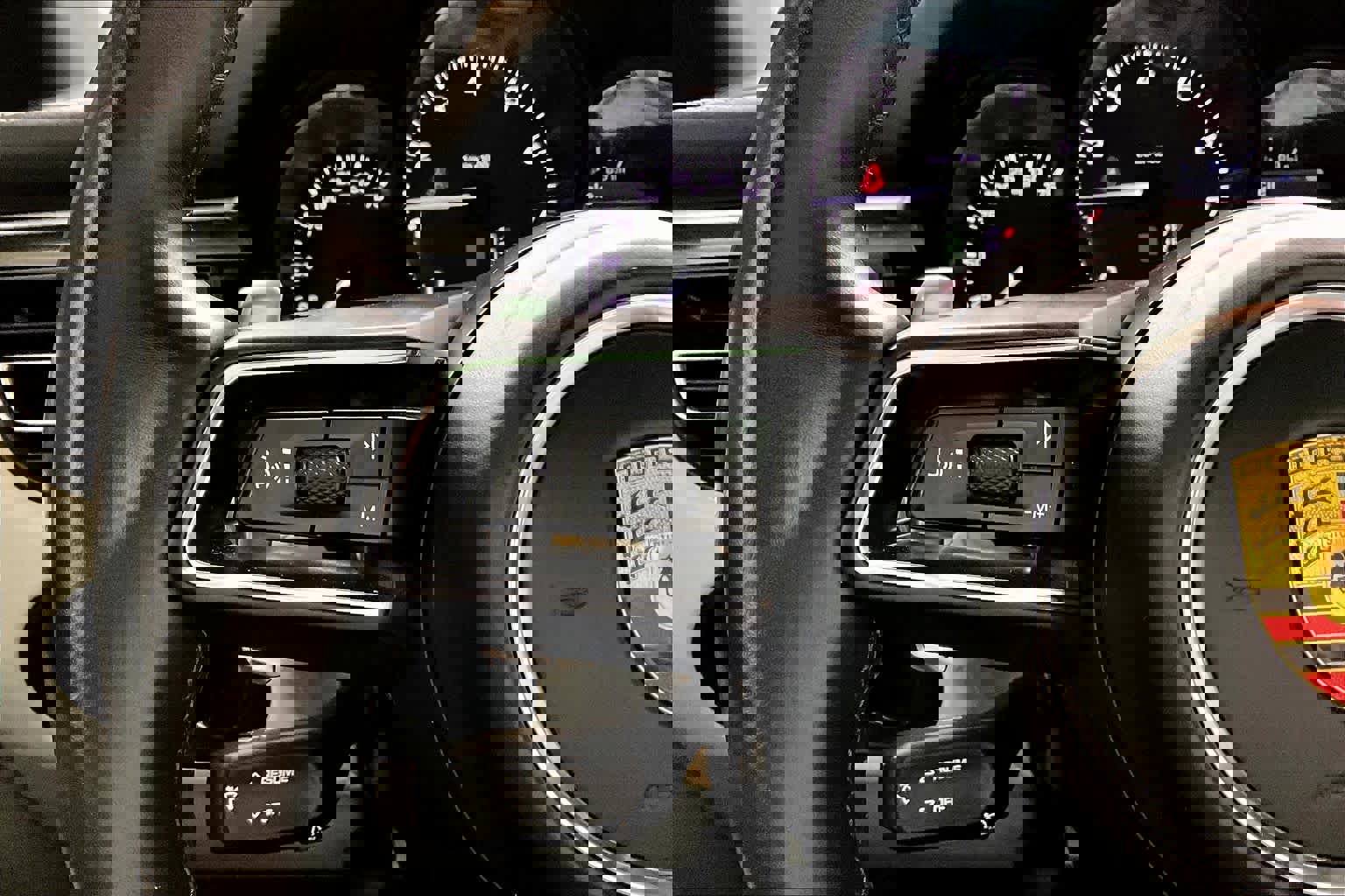 Used 2022 Porsche Macan w/ Premium Package Plus image 23