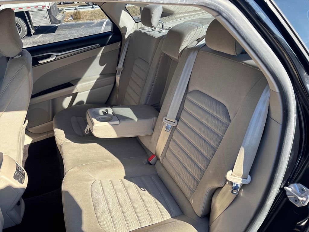 Used 2017 Ford Fusion SE w/ Fusion SE Technology Package image 37