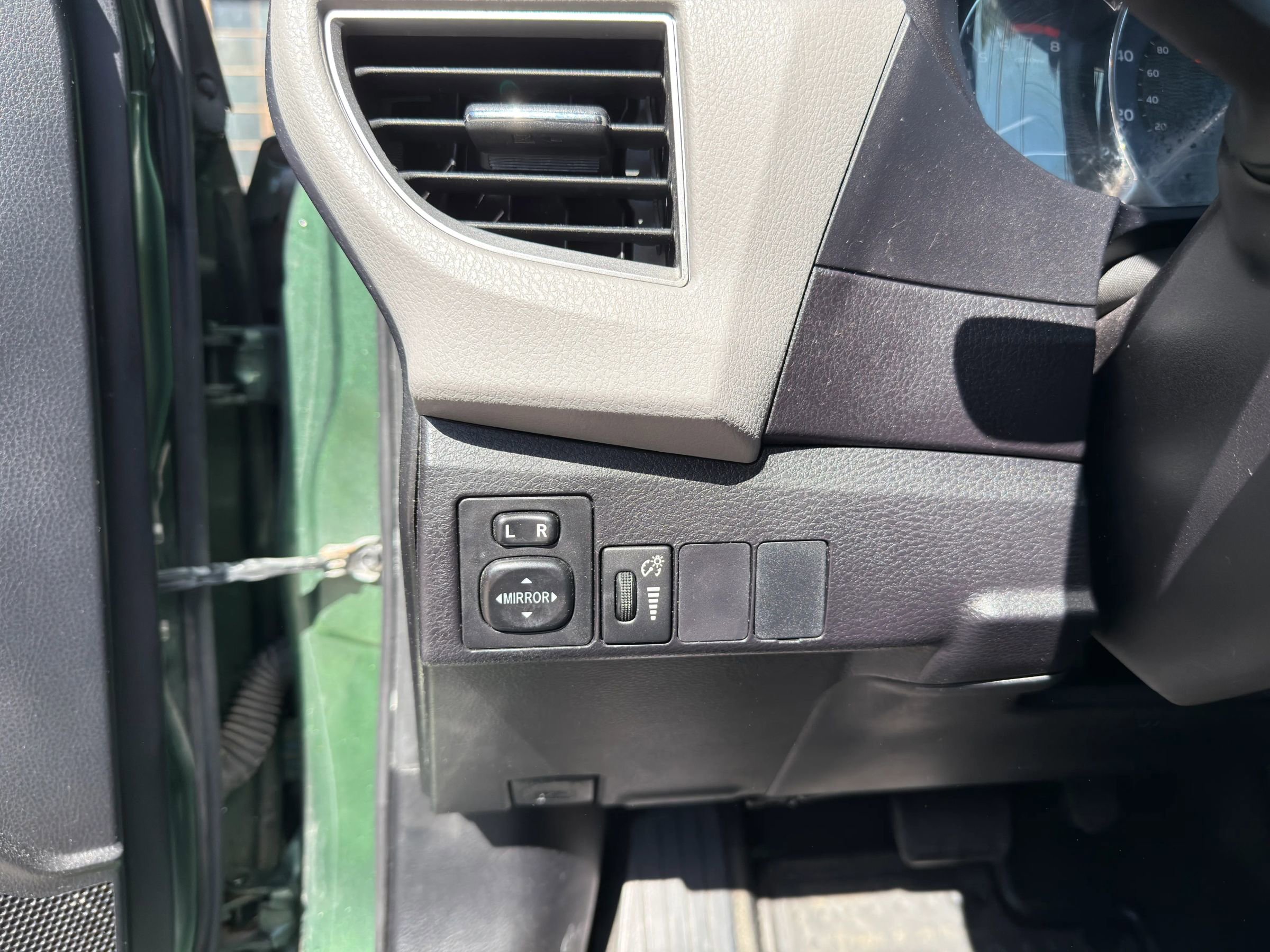 Used 2016 Toyota Corolla LE FWD image 22