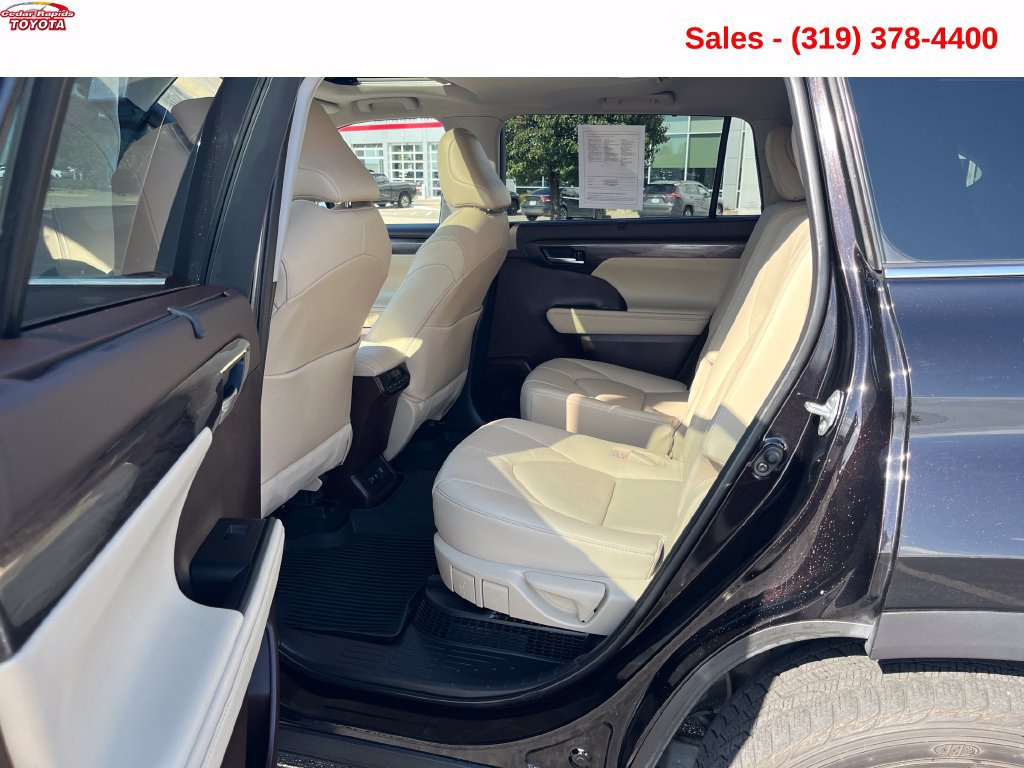 Certified 2021 Toyota Highlander Limited AWD/4WD image 22