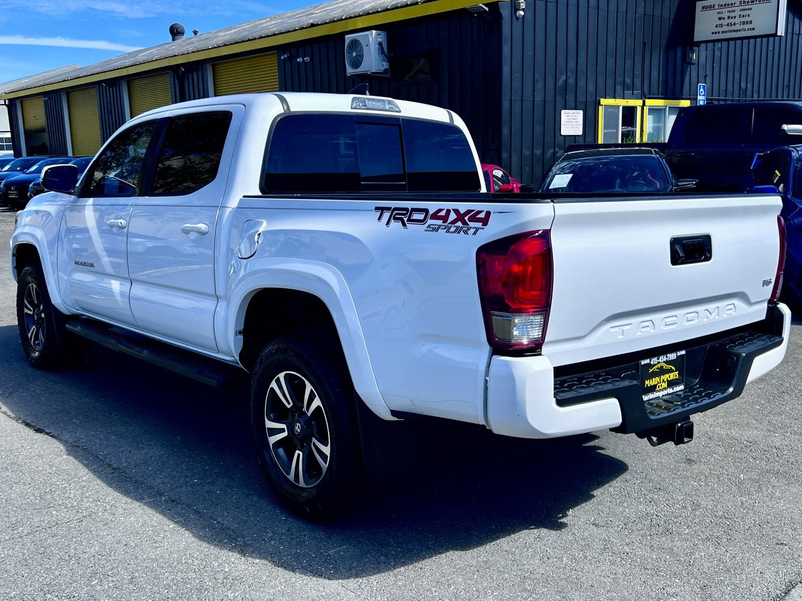 Used 2017 Toyota Tacoma TRD Sport w/ Tow Package (A/T) image 8