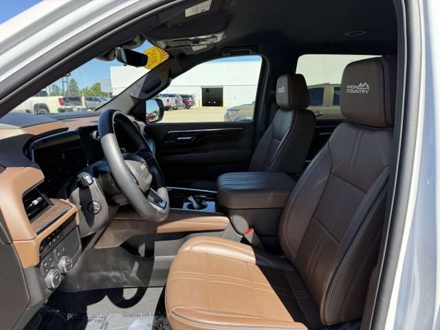 Used 2025 Chevrolet Tahoe High Country AWD/4WD image 11