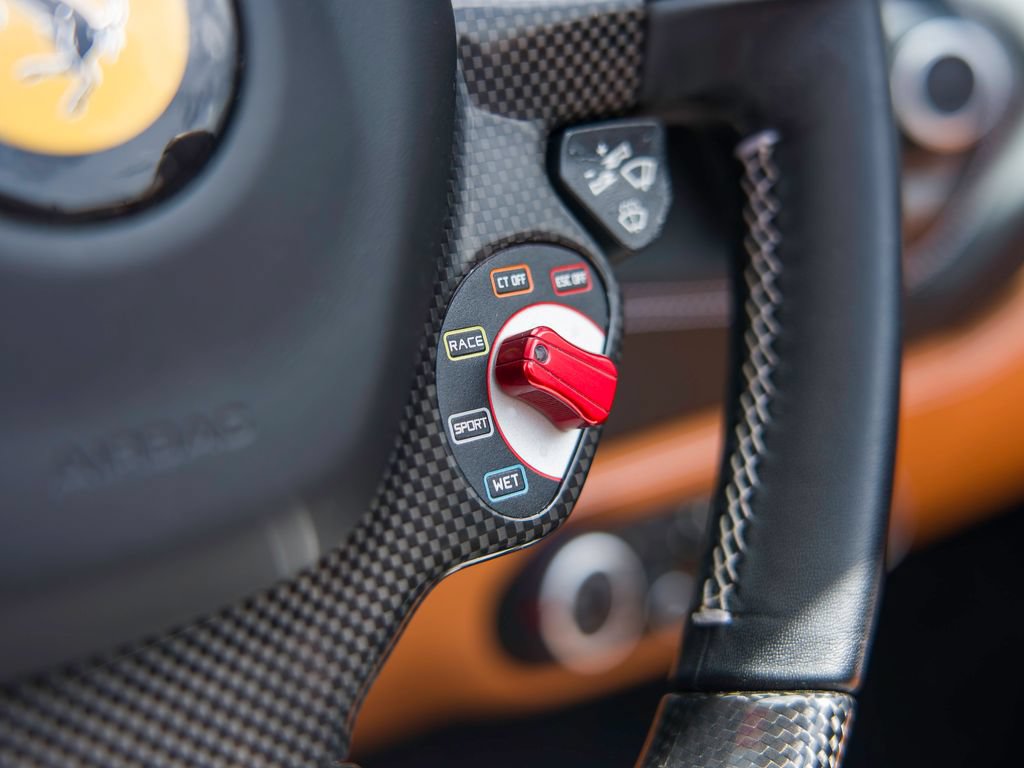 Used 2019 Ferrari 488 Spider RWD image 8