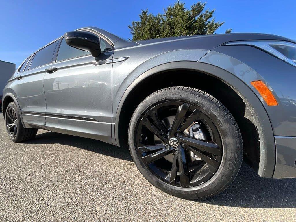 Used 2023 Volkswagen Tiguan SE R-Line image 10