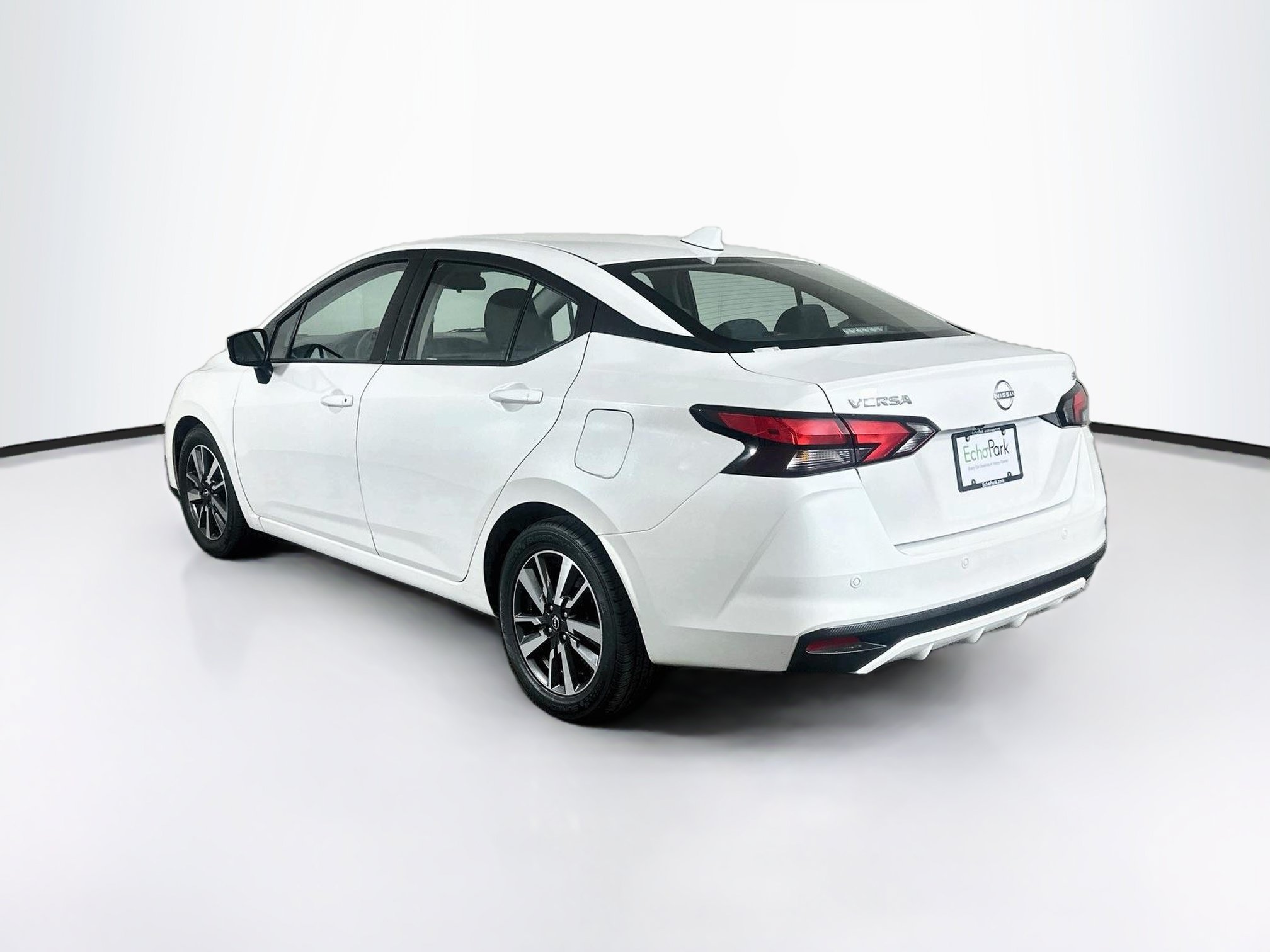 Used 2024 Nissan Versa SV FWD image 5