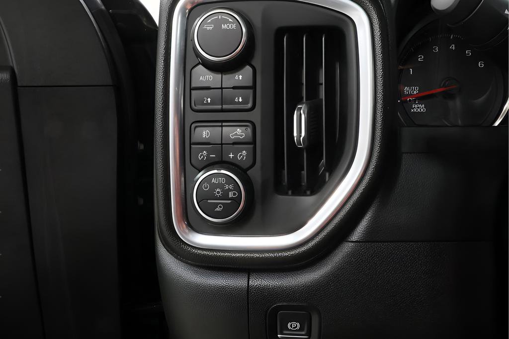 Used 2020 Chevrolet Silverado 1500 LT Trail Boss w/ Midnight Edition AWD/4WD image 18