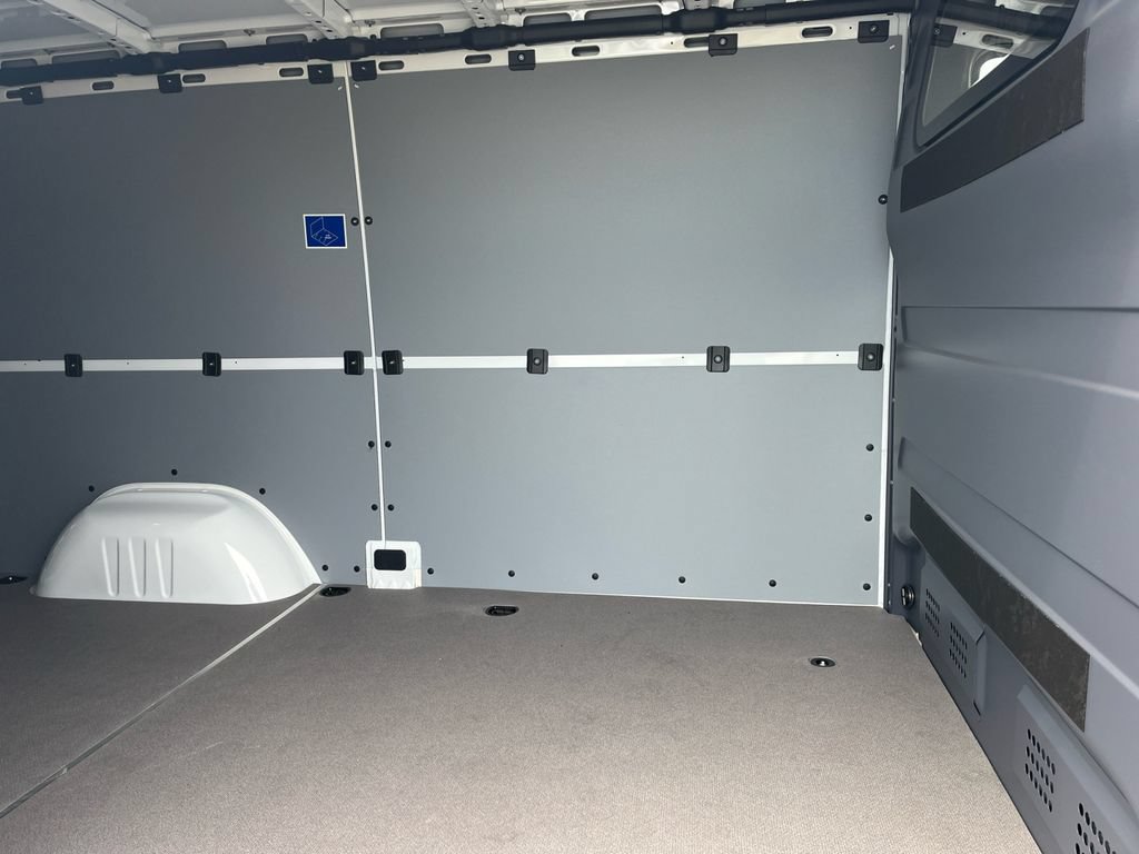 Used 2025 Mercedes-Benz Sprinter 2500 image 11