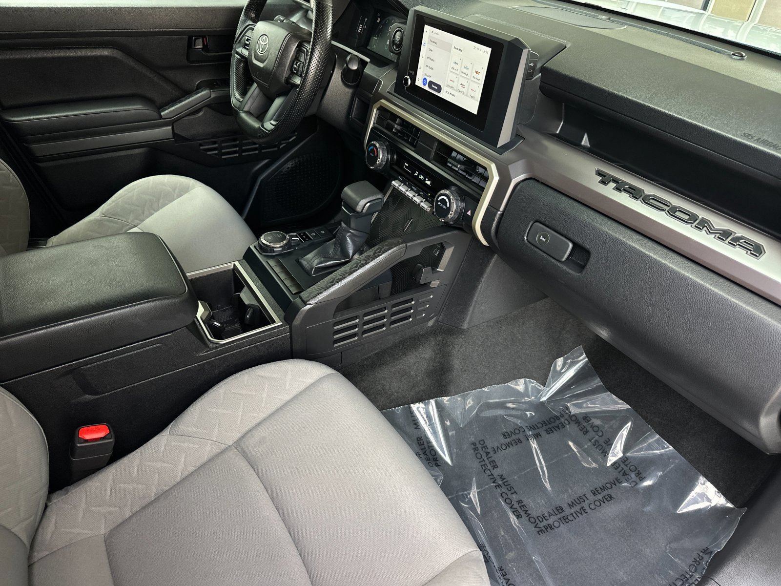 Used 2025 Toyota Tacoma SR5 AWD/4WD image 14