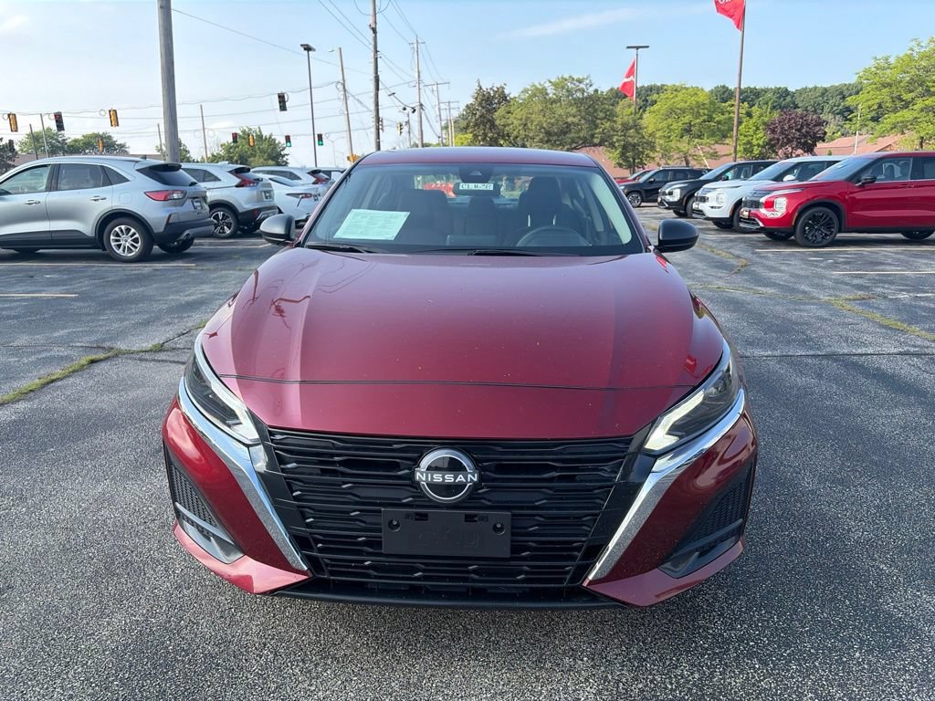 Used 2025 Nissan Altima 2.5 SV FWD image 11