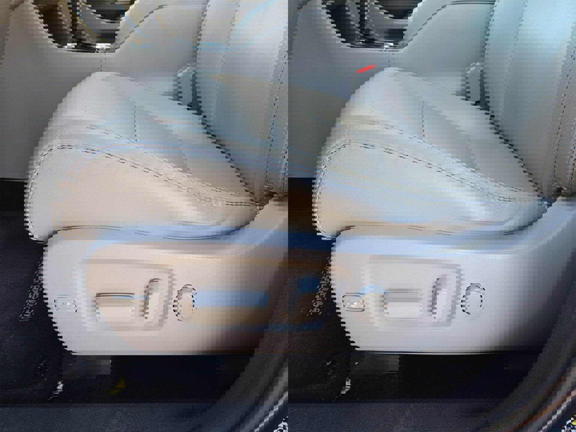 Used 2018 Toyota Highlander XLE image 17