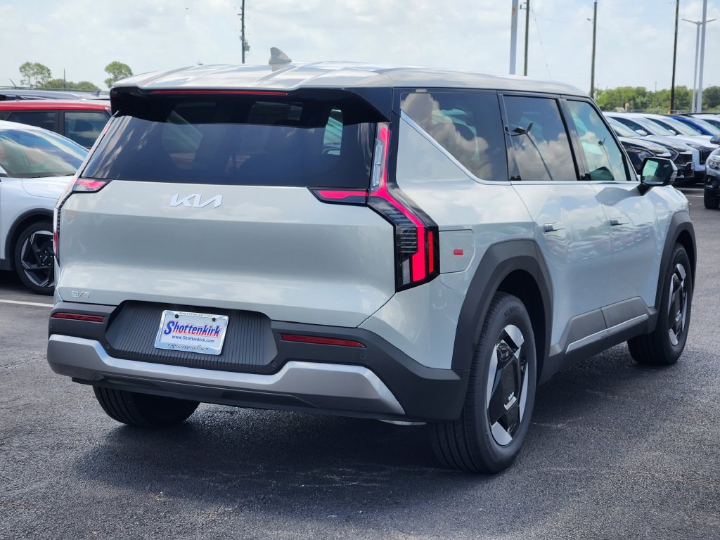 New 2026 Kia EV9 Light RWD image 3