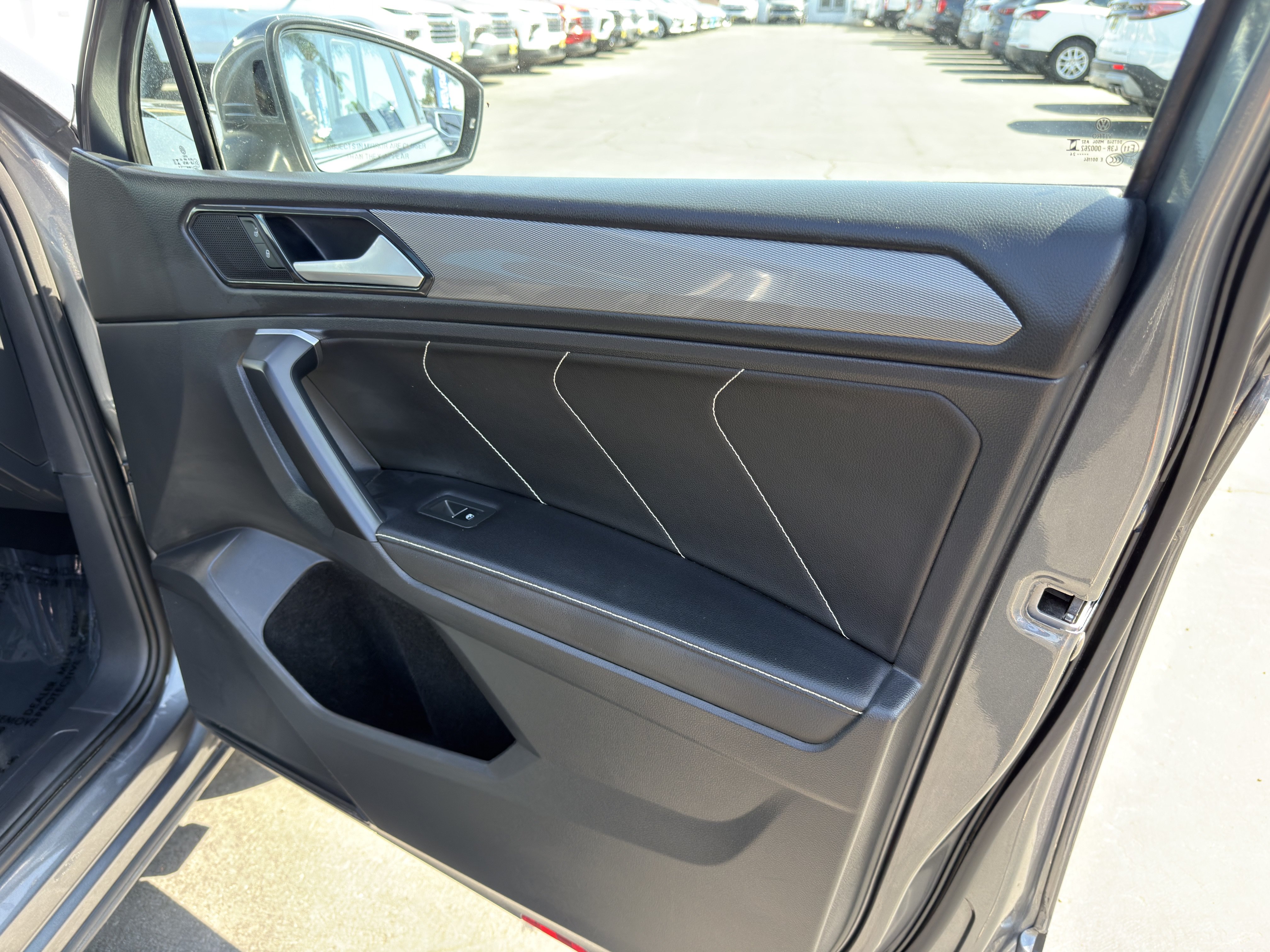 Used 2024 Volkswagen Tiguan SE FWD image 11