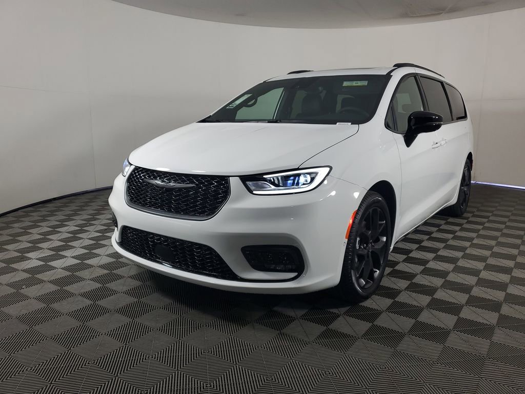 New 2026 Chrysler Pacifica Limited w/ S Appearance Package image 8