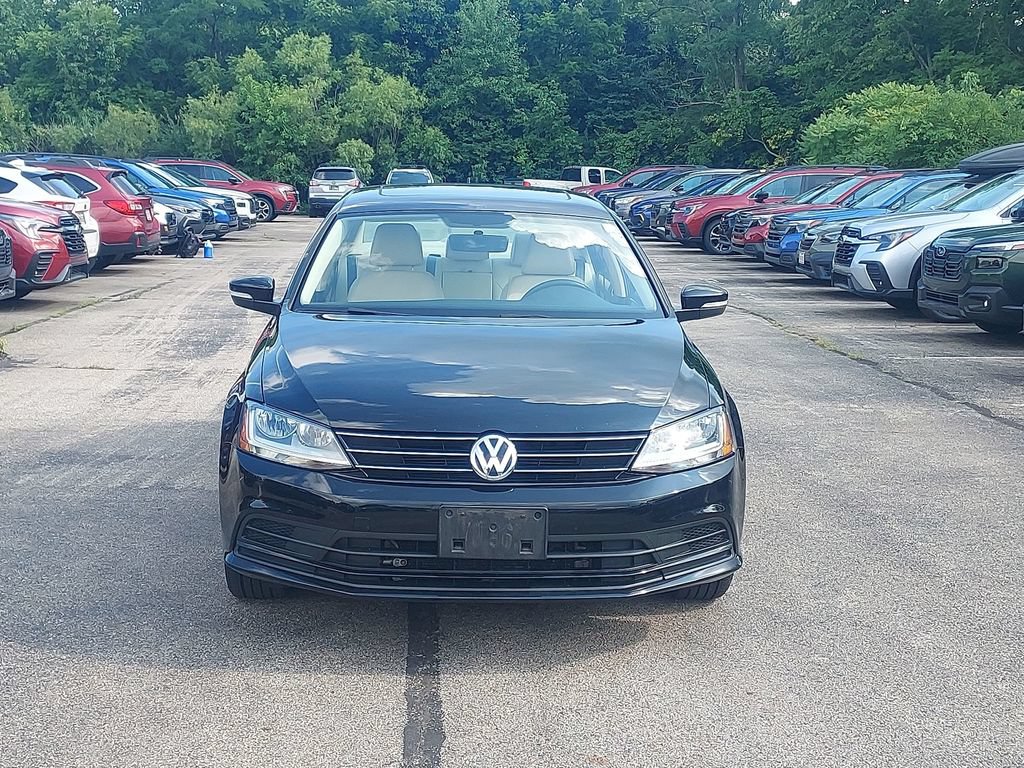 Used 2017 Volkswagen Jetta SE FWD image 2