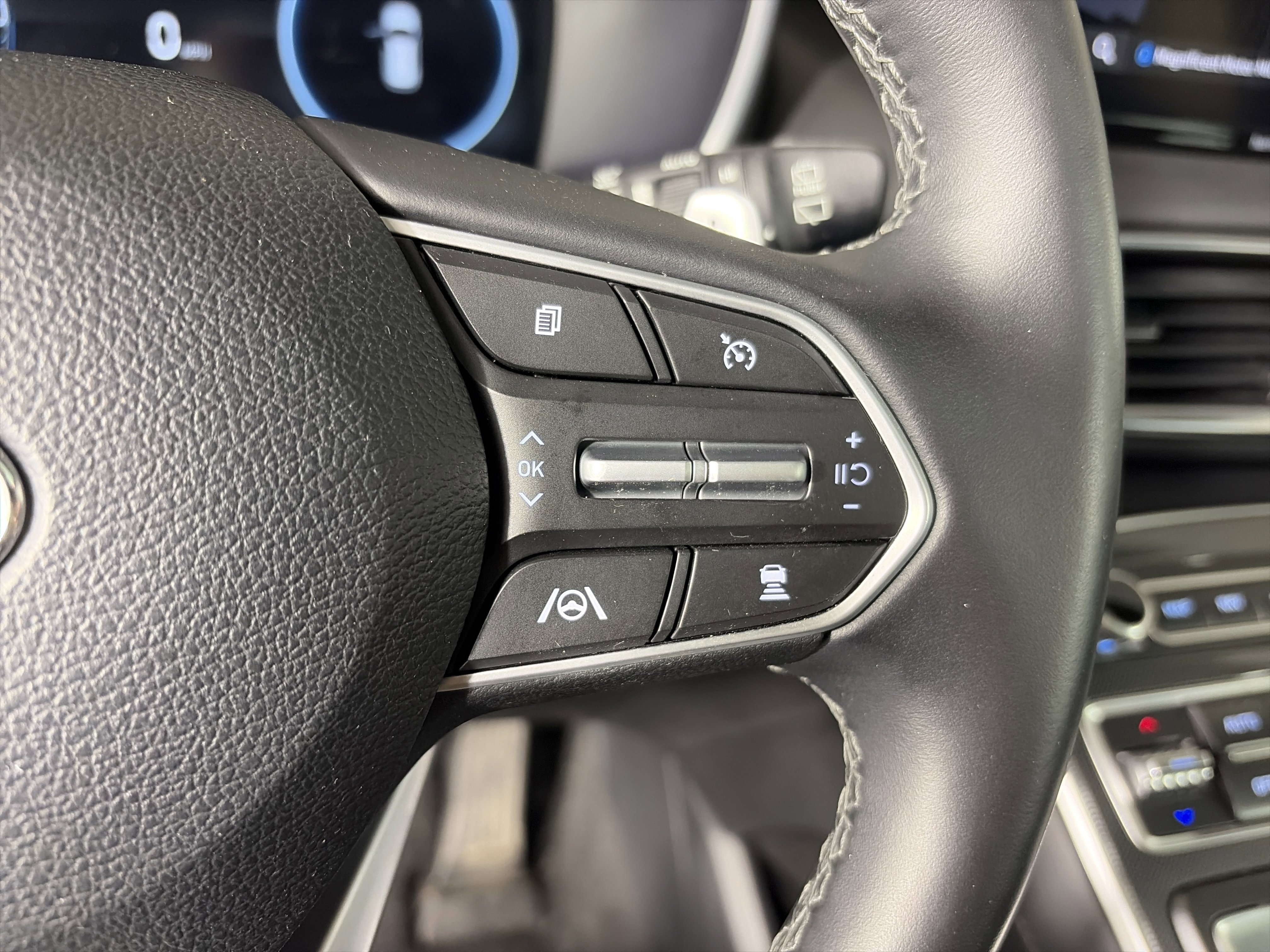 Certified 2023 Hyundai Santa Fe Limited w/ Cargo Package AWD/4WD image 35