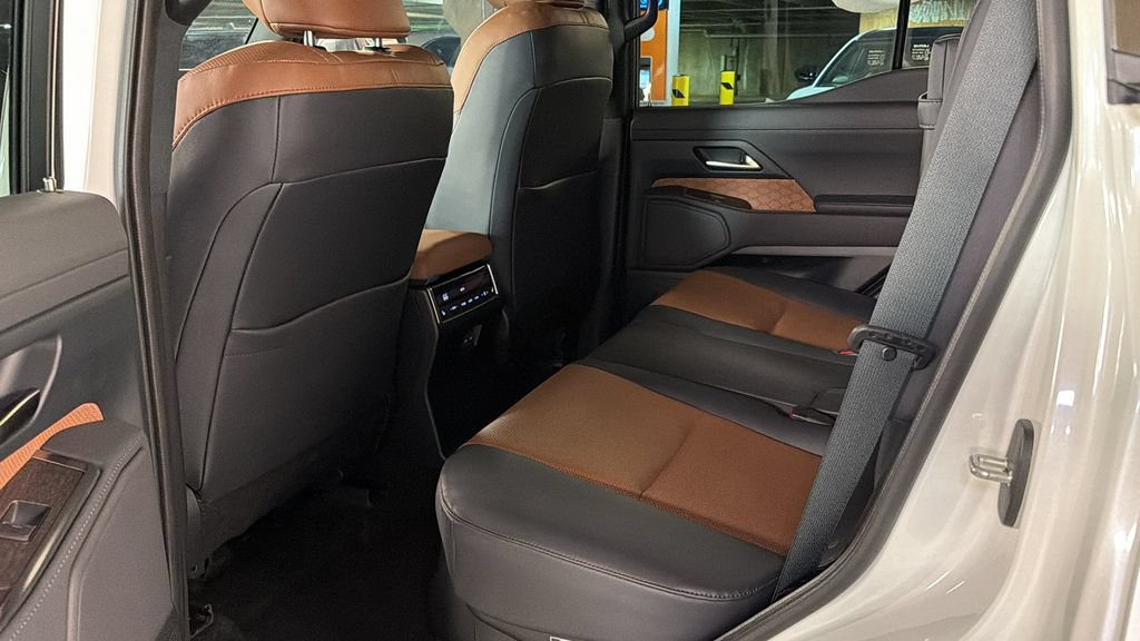 Used 2024 Lexus GX 550 w/ Accessory Package (Z1) AWD/4WD image 16