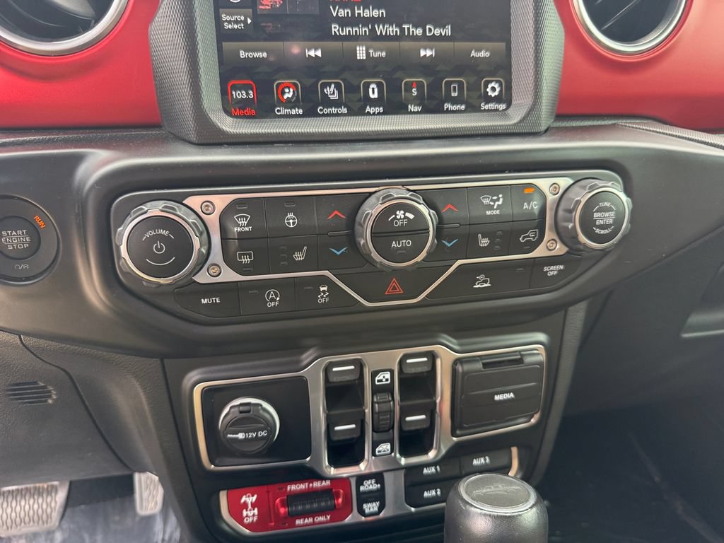 Used 2022 Jeep Gladiator Rubicon w/ LED Lighting Group AWD/4WD image 17