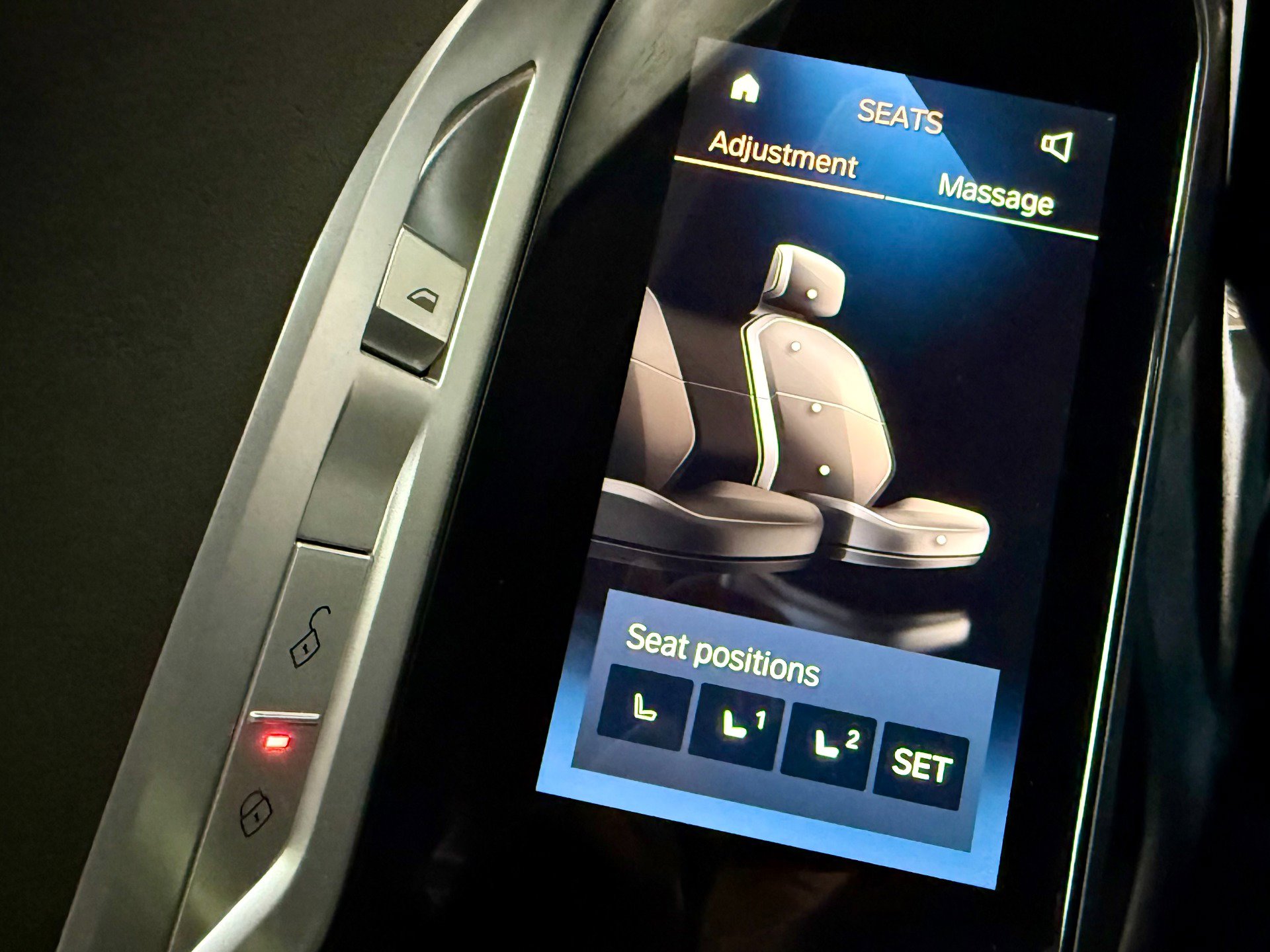 Used 2025 BMW 760i xDrive w/ Executive Package AWD/4WD image 39