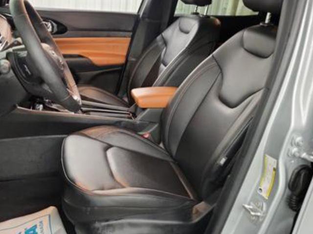 Used 2025 Jeep Compass Limited w/ Mopar Graphics Package image 6