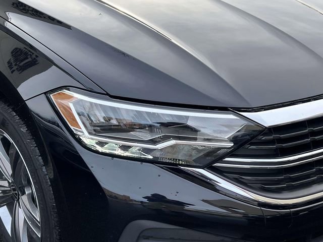 Certified 2023 Volkswagen Jetta SE w/ Panoramic Sunroof Package image 9