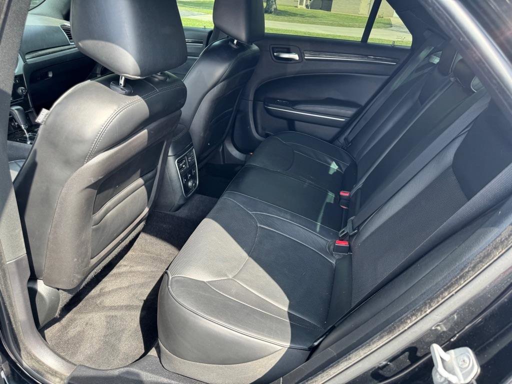 Used 2014 Chrysler 300 C image 10
