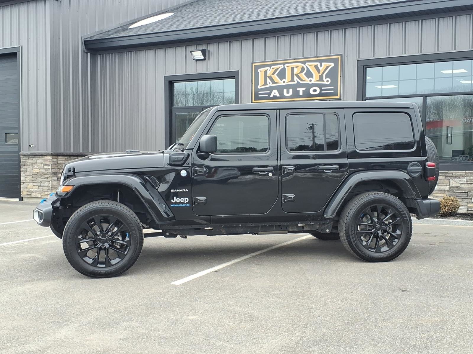 Used 2023 Jeep Wrangler Unlimited Sahara w/ Cold Weather Group image 4