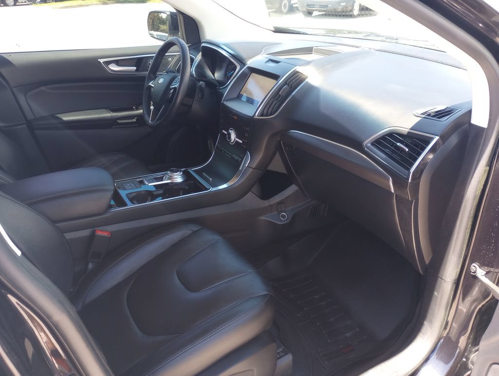 Used 2020 Ford Edge Titanium FWD image 11