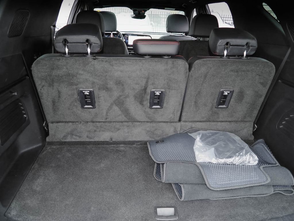 Used 2024 Chevrolet Traverse RS image 21