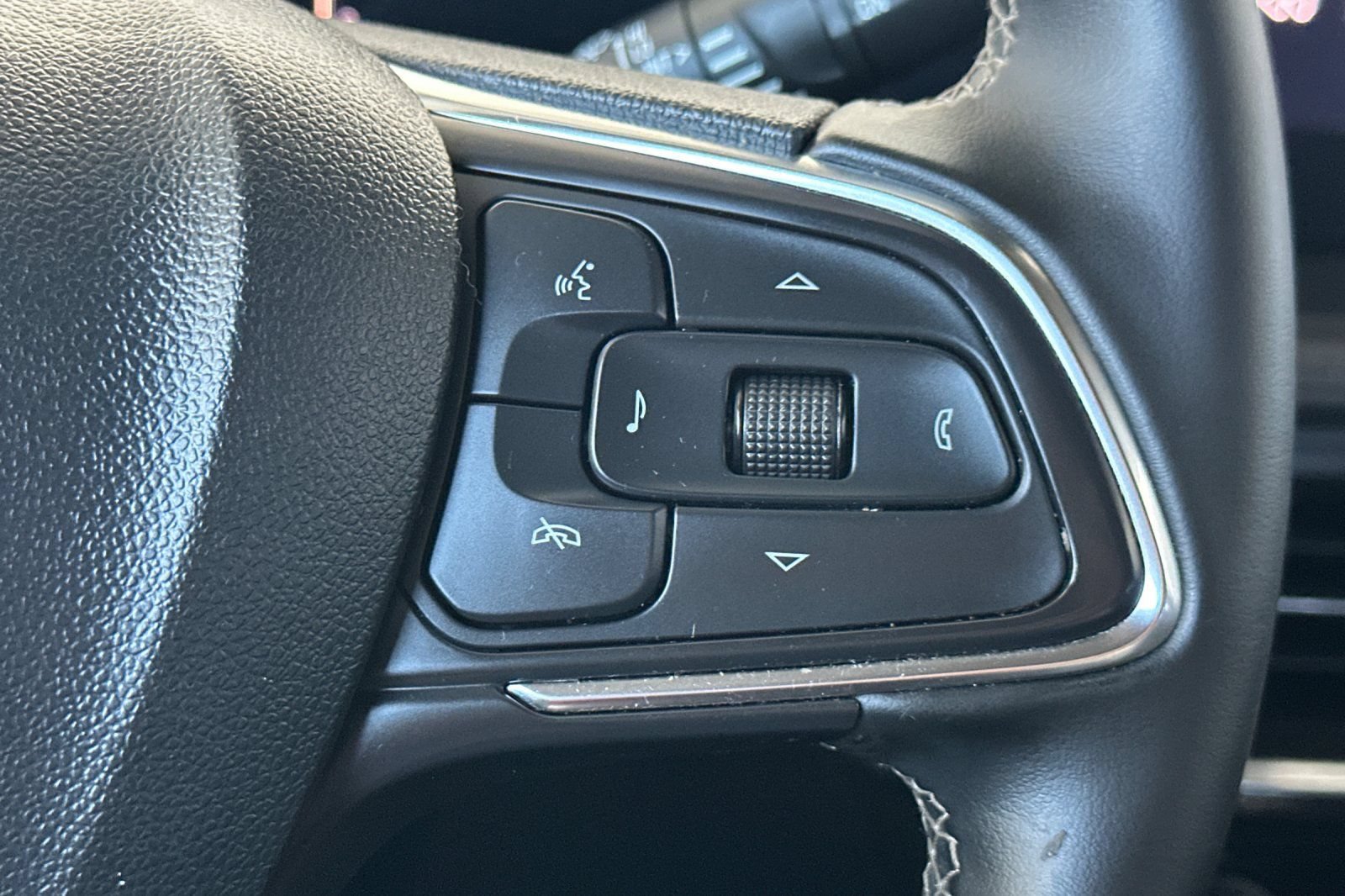 Certified 2025 Buick Encore GX Preferred FWD image 32