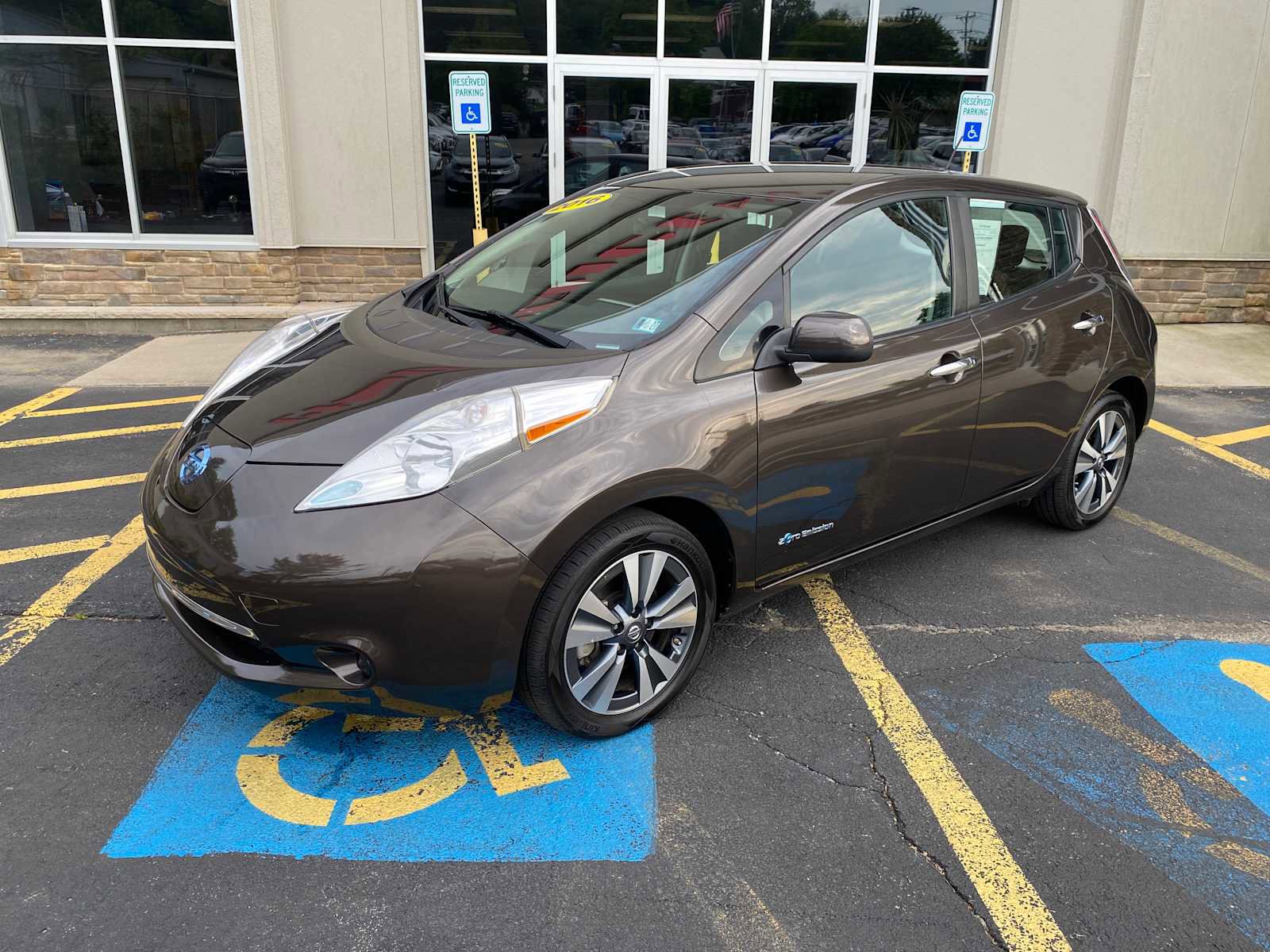 Used 2016 Nissan Leaf SV FWD image 2