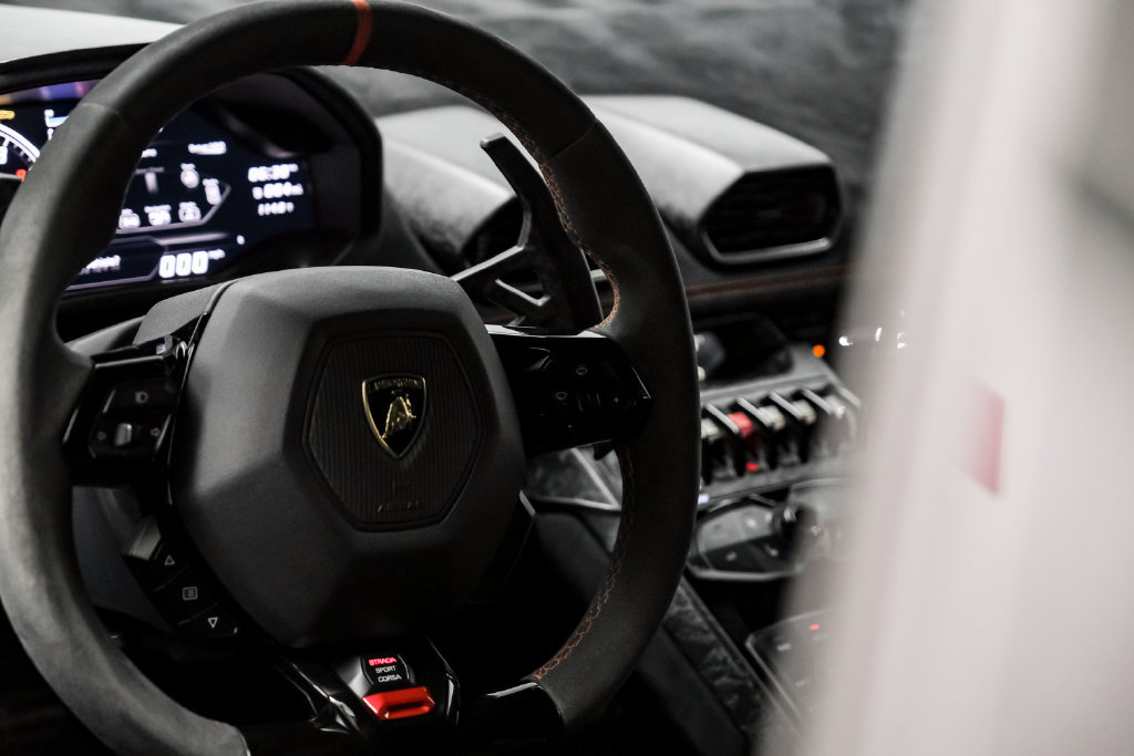 Used 2018 Lamborghini Huracan Performante AWD/4WD image 23