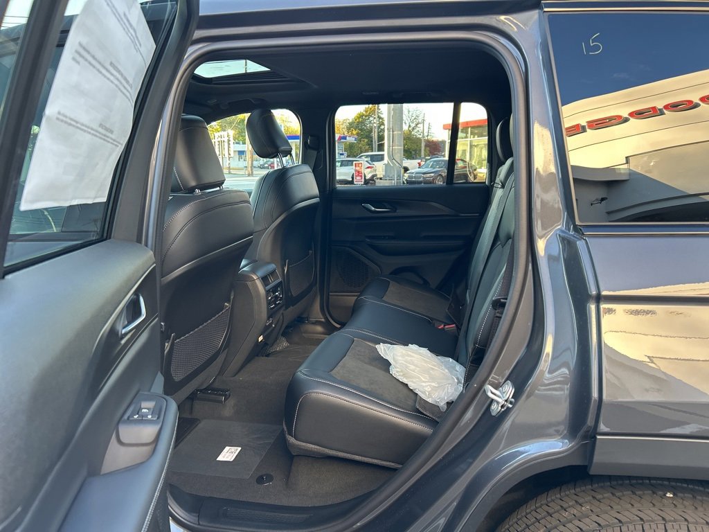 New 2025 Jeep Grand Cherokee Altitude image 10