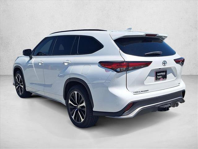 Used 2022 Toyota Highlander XSE FWD image 8