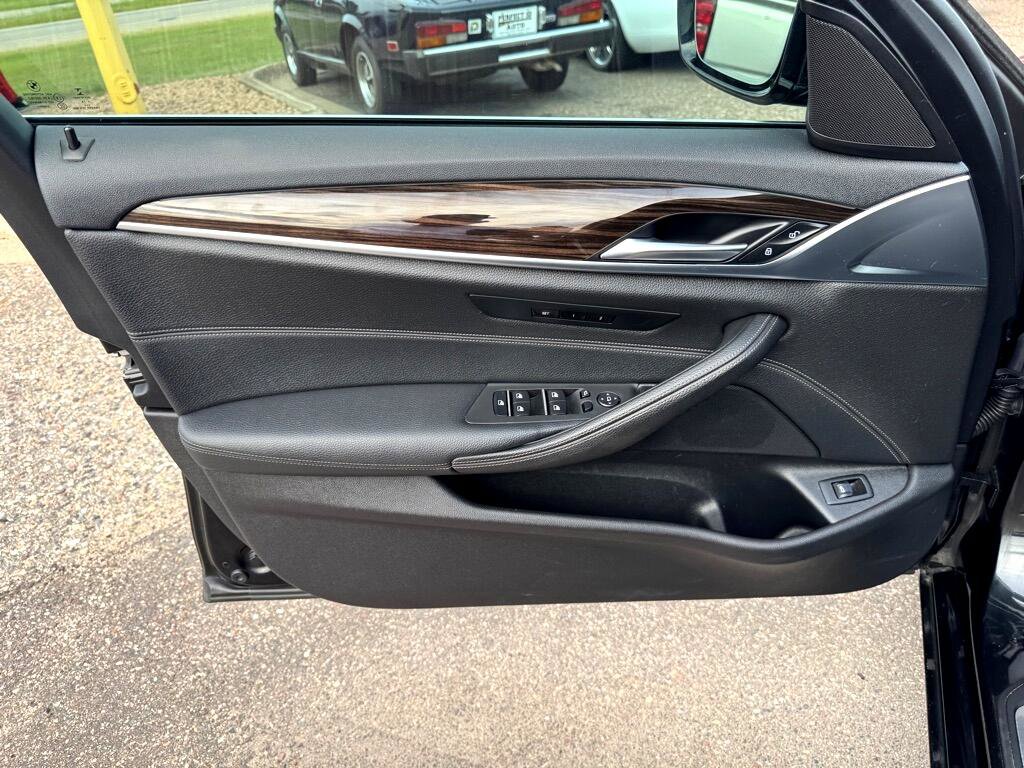 Used 2019 BMW 530i xDrive image 19