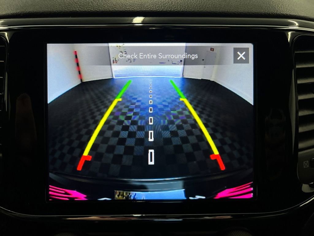 Used 2020 Jeep Grand Cherokee Laredo image 25